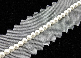Ribete Blanco con Perlas Blancas de 1/8" de Ancho - Se Vende por Metro