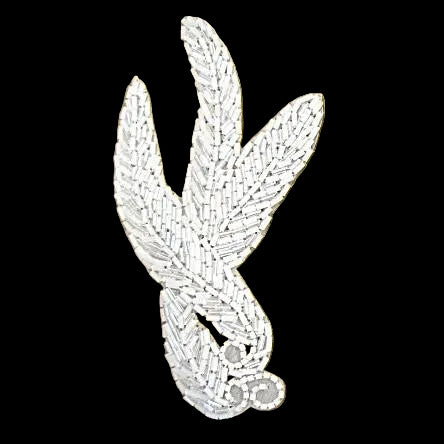 Hoja decorativa con cuentas blancas 15 cm x 7.5 cm