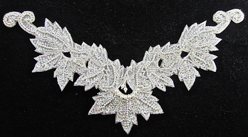 Collar de diseño con lentejuelas iridiscentes blancas, abalorios y perlas de 33 cm x 20 cm