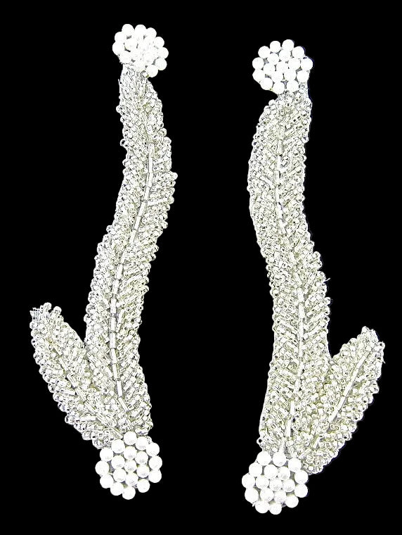 Par de hojas con cuentas de cristal plateado y perlas 6" x 2"
