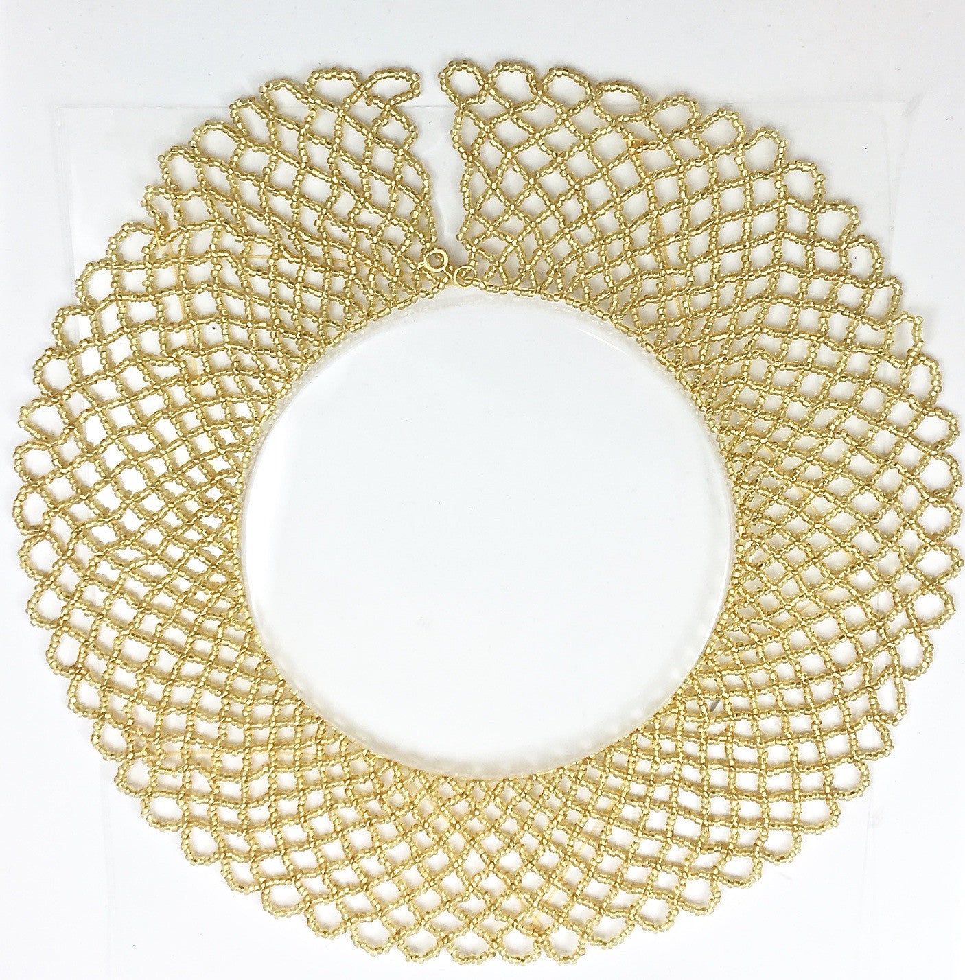 Collar con cuentas doradas y broche - 9.5" de ancho