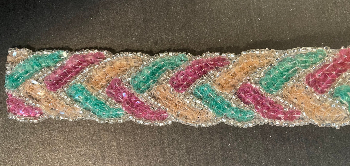 Adorno con lentejuelas turquesa, lavanda y rosa de 2,54 cm de ancho, se vende por metro