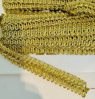 Trim with gold interwoven gold beaded thread 1/2