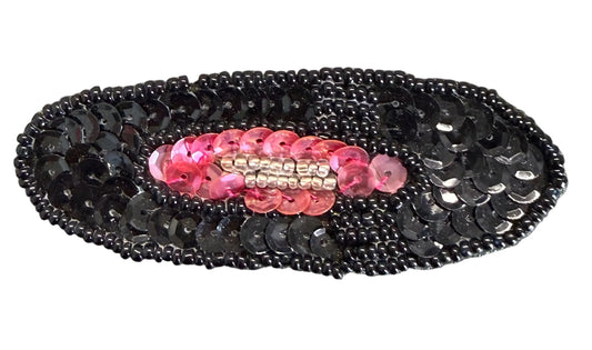 Negra de corchete con lentejuelas y cuentas con centro de fucsia y cuentas plateadas 3.25"