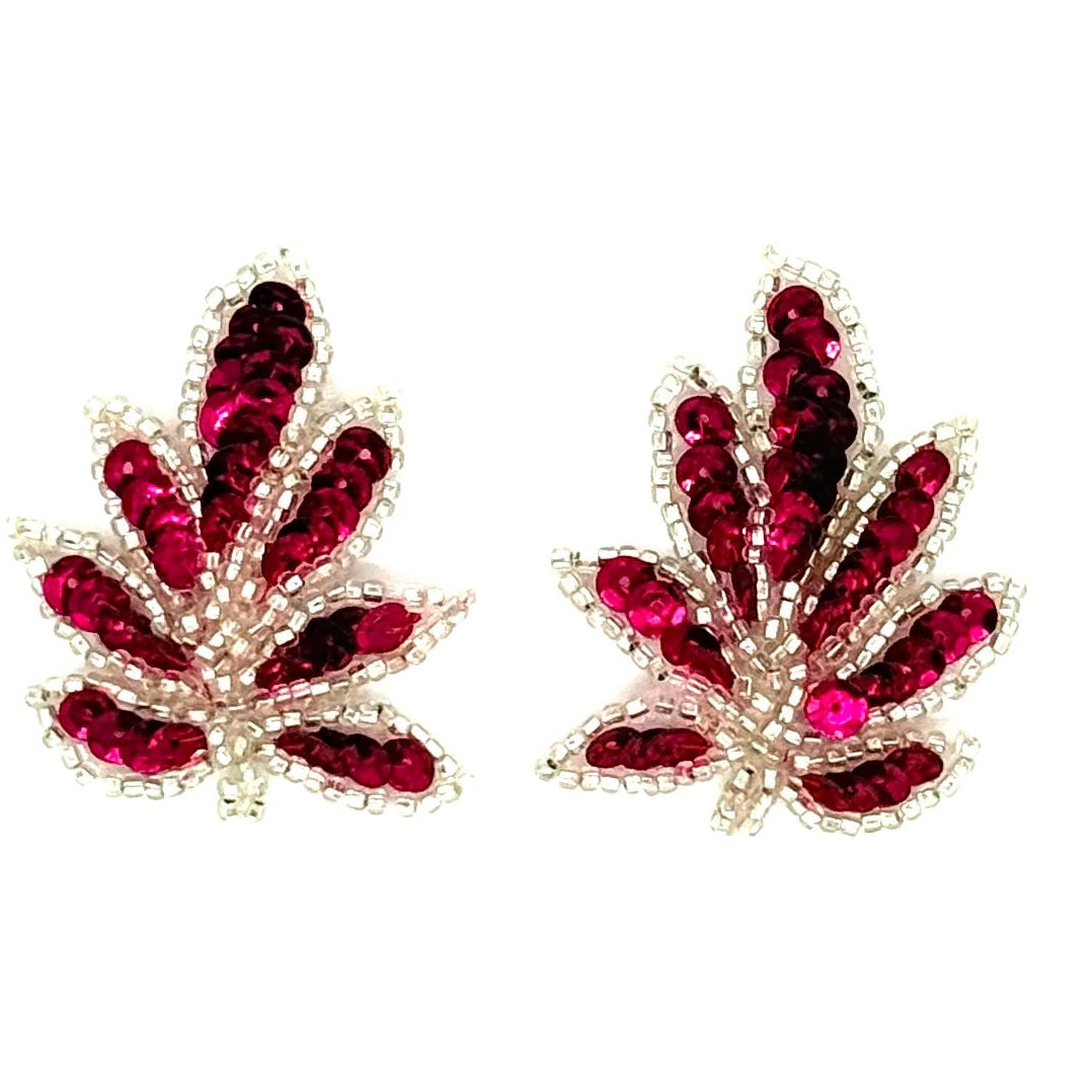 Hoja con lentejuelas fucsia y abalorios. Posibilidad de elegir entre pares o unidad individual de 5 x 3,8 cm.