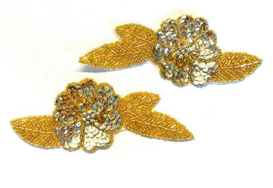 Par de flores con lentejuelas y cuentas doradas de 5.5" x 3"