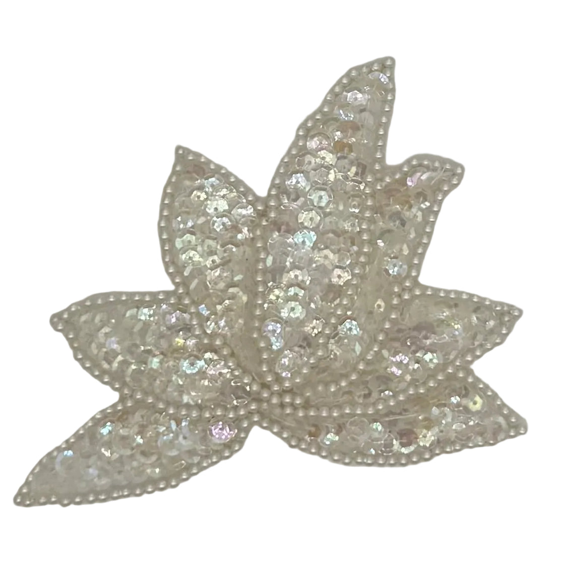 Hoja con Lentejuelas Iridiscentes y Cuentas Blancas 4" x 5"