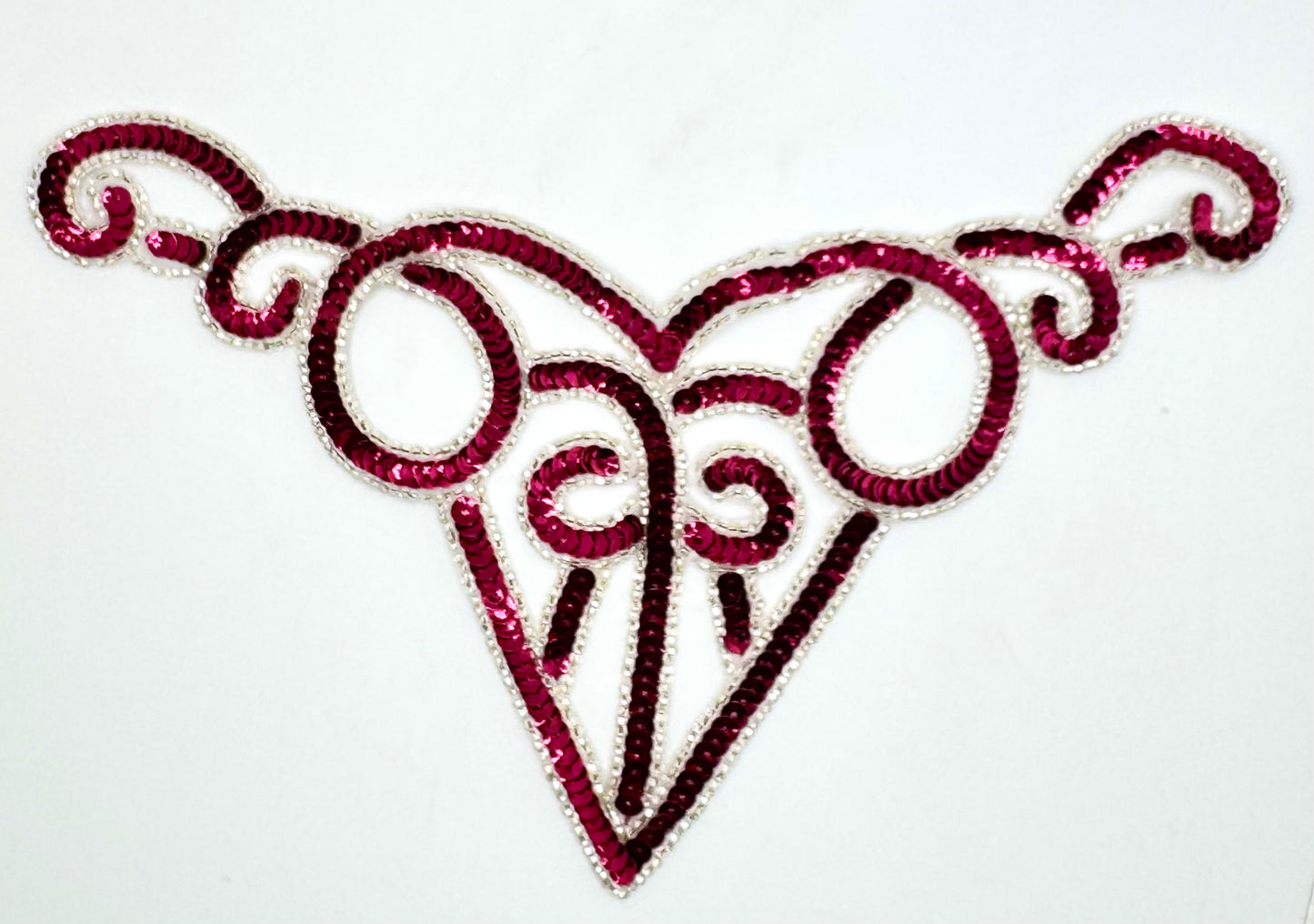 Collar de diseño con motivo, lentejuelas granates y cuentas plateadas de 26,67 cm x 15,24 cm