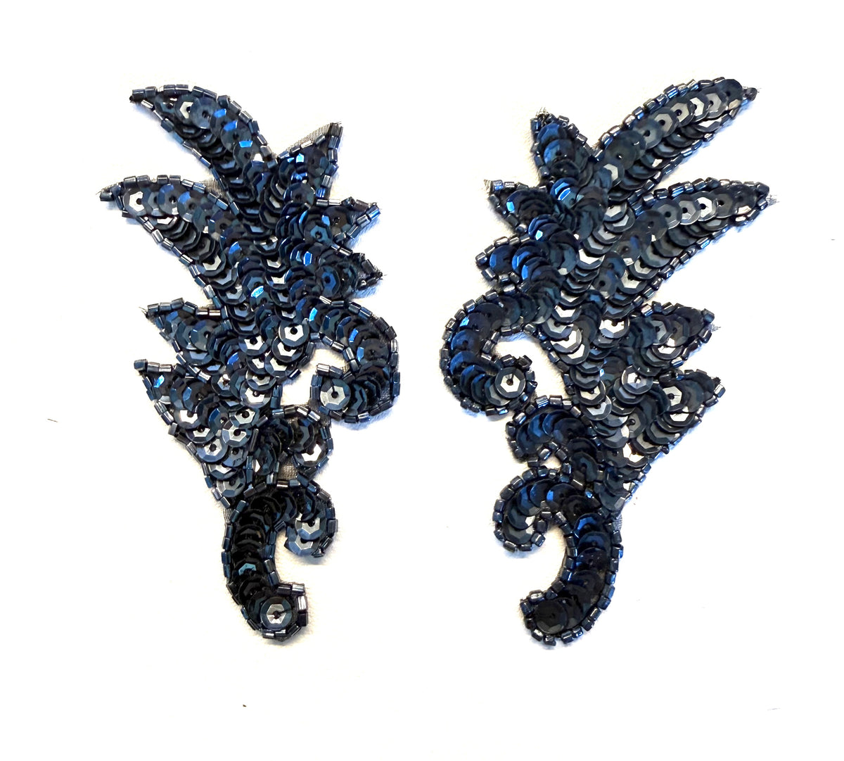 Par de hojas de lentejuelas y abalorios color gunmetal 10.16 cm x 3.81 cm