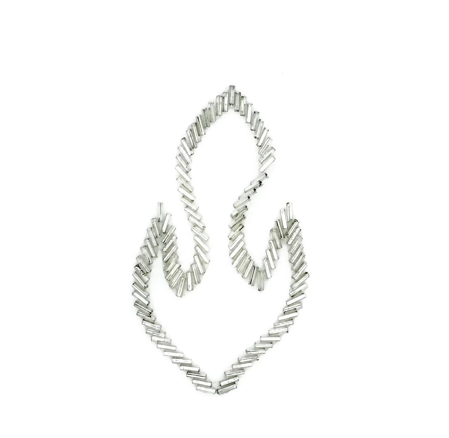 Aplique de contorno de llama - Cuentas plateadas 4" x 2"