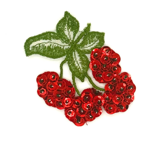 Aplique de cerezas bordado y con lentejuelas de 3" x 2.5"