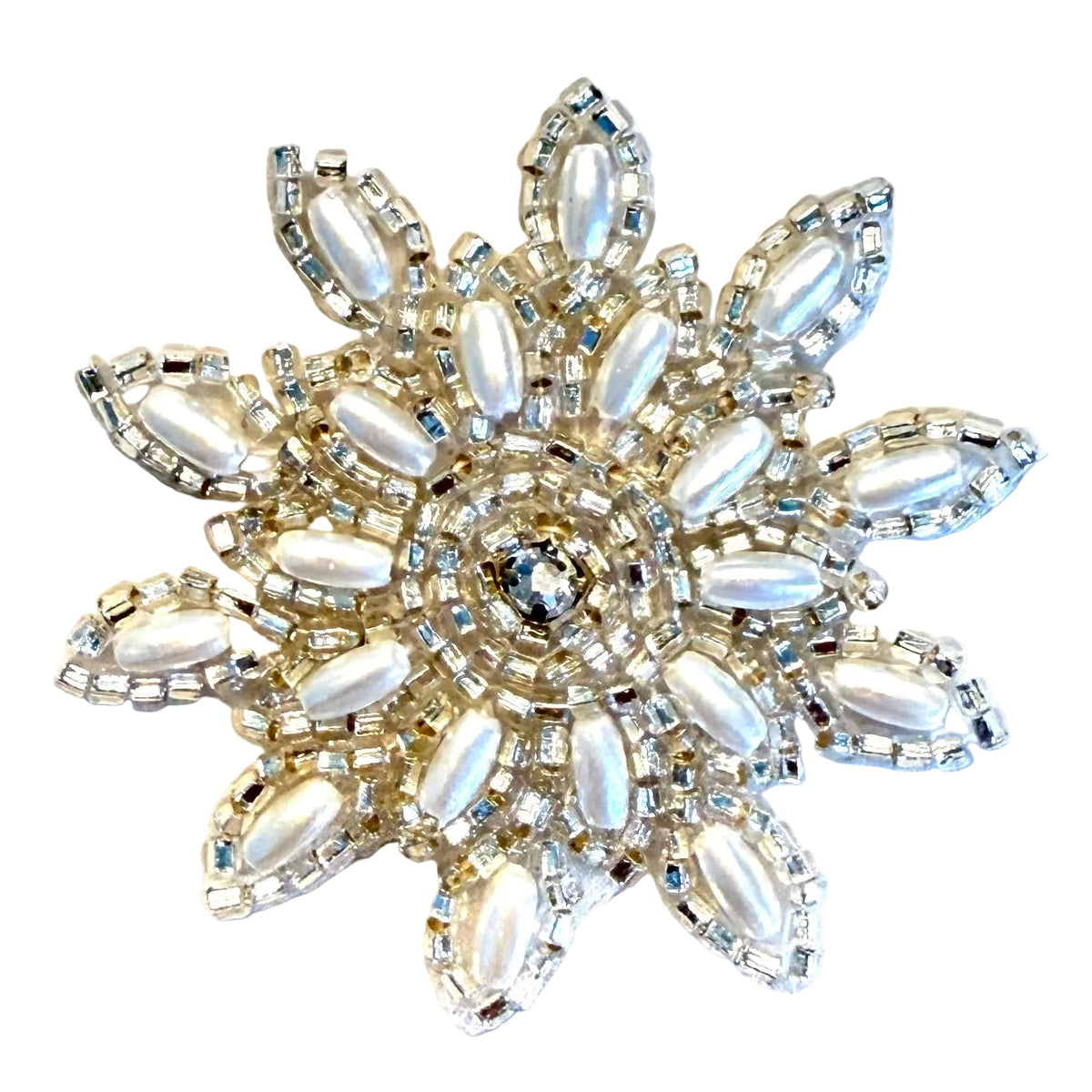 Flor con cuentas plateadas, perlas y diamantes de imitación de 5 cm