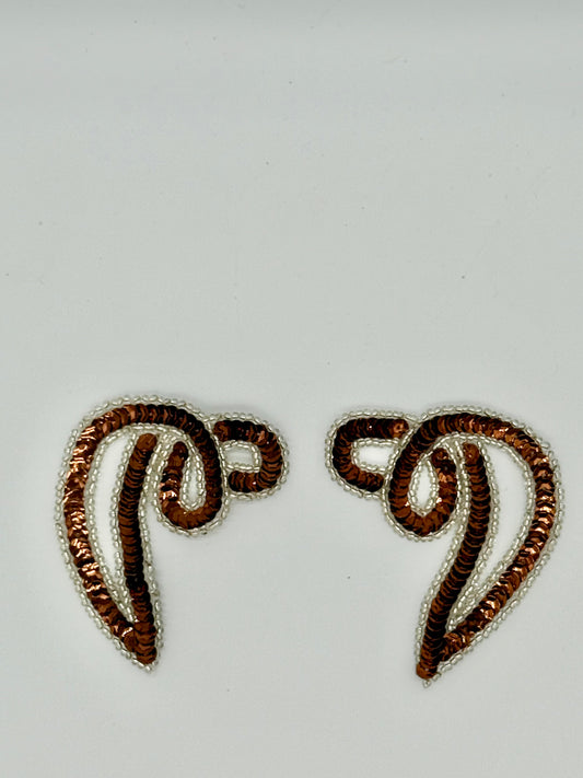 Par de remolinos con diseño de motivo y lentejuelas de bronce y abalorios de plata 3.5" x 3"