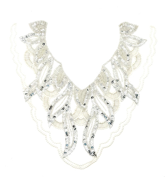 Escote con motivo de diseño - Lentejuelas plateadas - Cuentas - Perlas blancas 32,38 cm x 31,75 cm