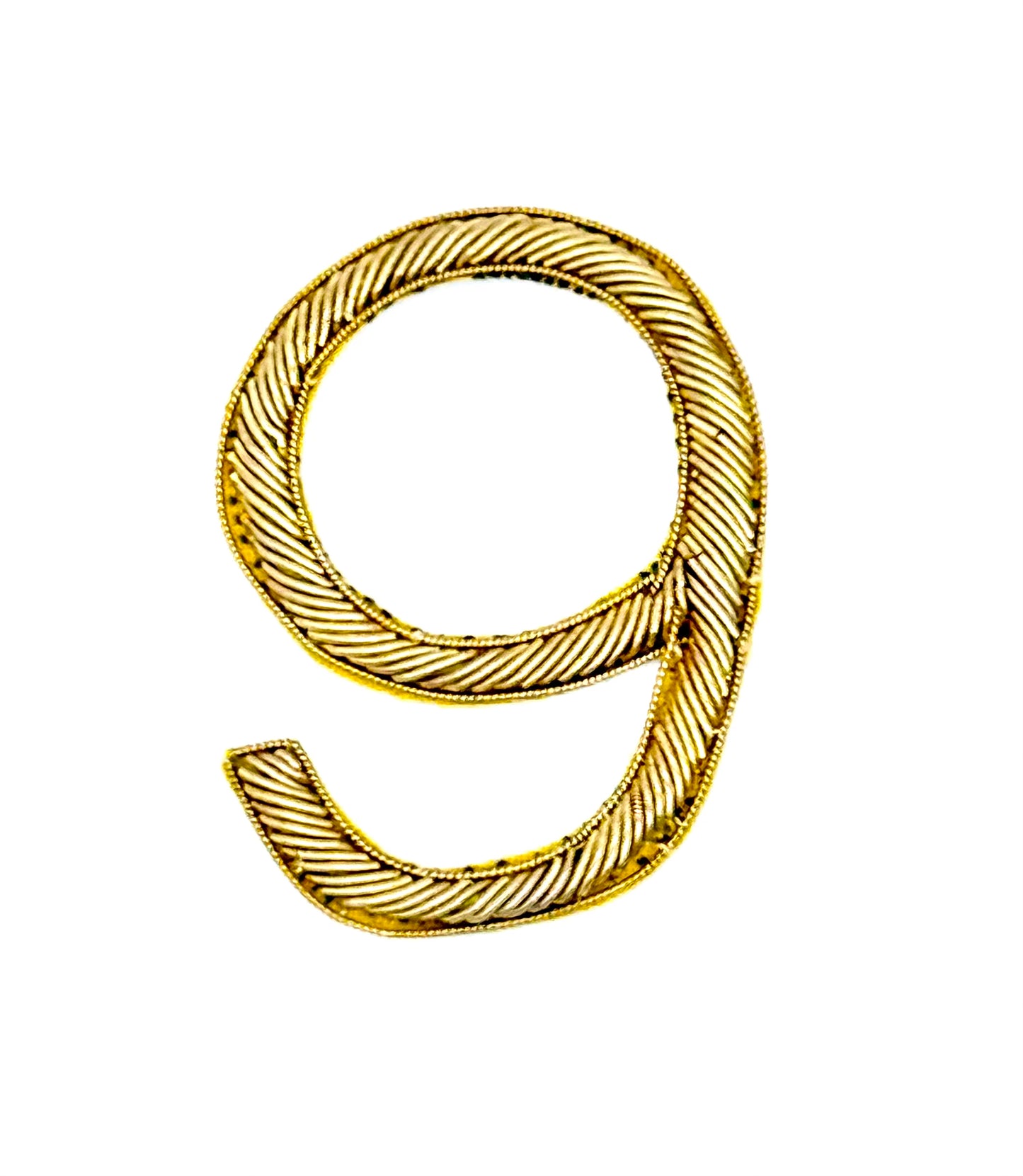 Número Nueve Metálico Dorado Bordado, 2.5”x 2.5”