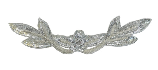 Aplique de cuello todo en lentejuelas y cuentas plateadas 17" x 4"