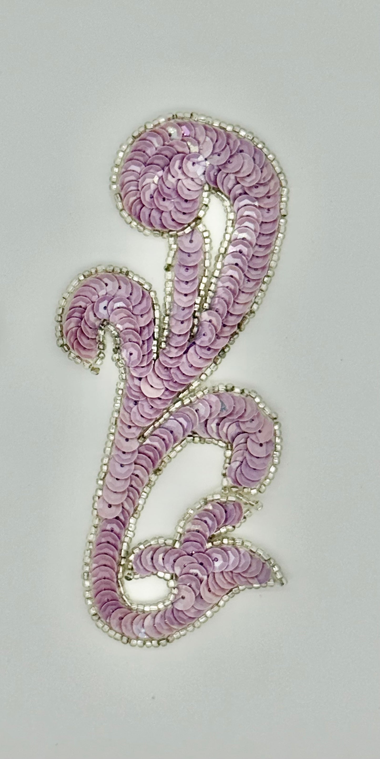 Par de diseñador con lentejuelas lavanda y cuentas plateadas de 14 cm x 6.35 cm
