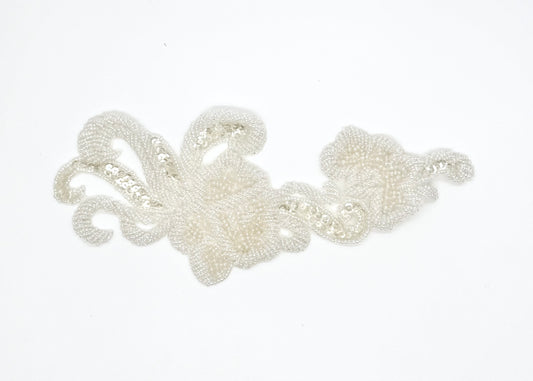 Motivo floral - Diseño floral blanco con cuentas de 9" x 3.5"