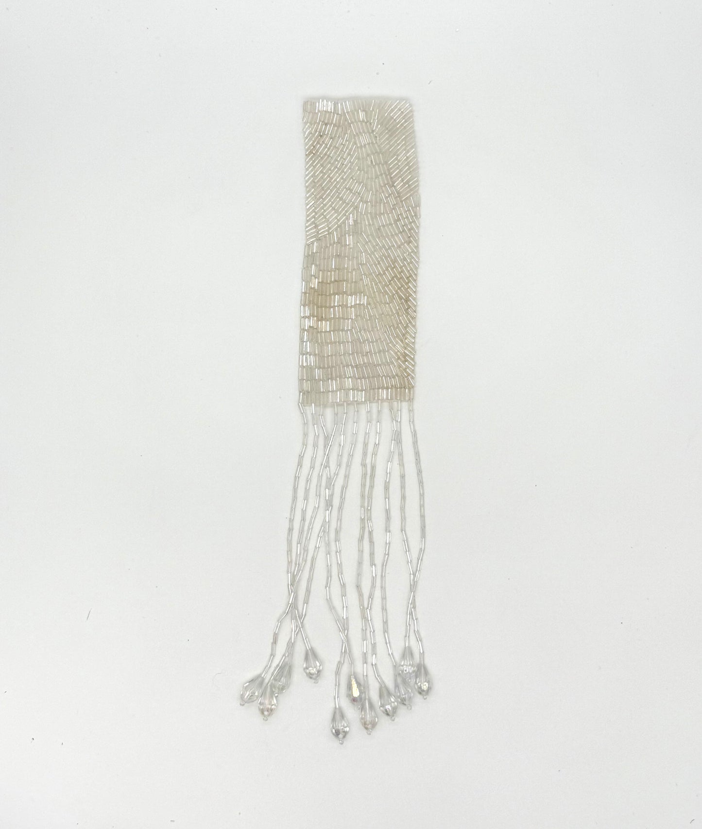 Hombrera - Cuentas blancas iridiscentes - Flecos de 11" x 2"