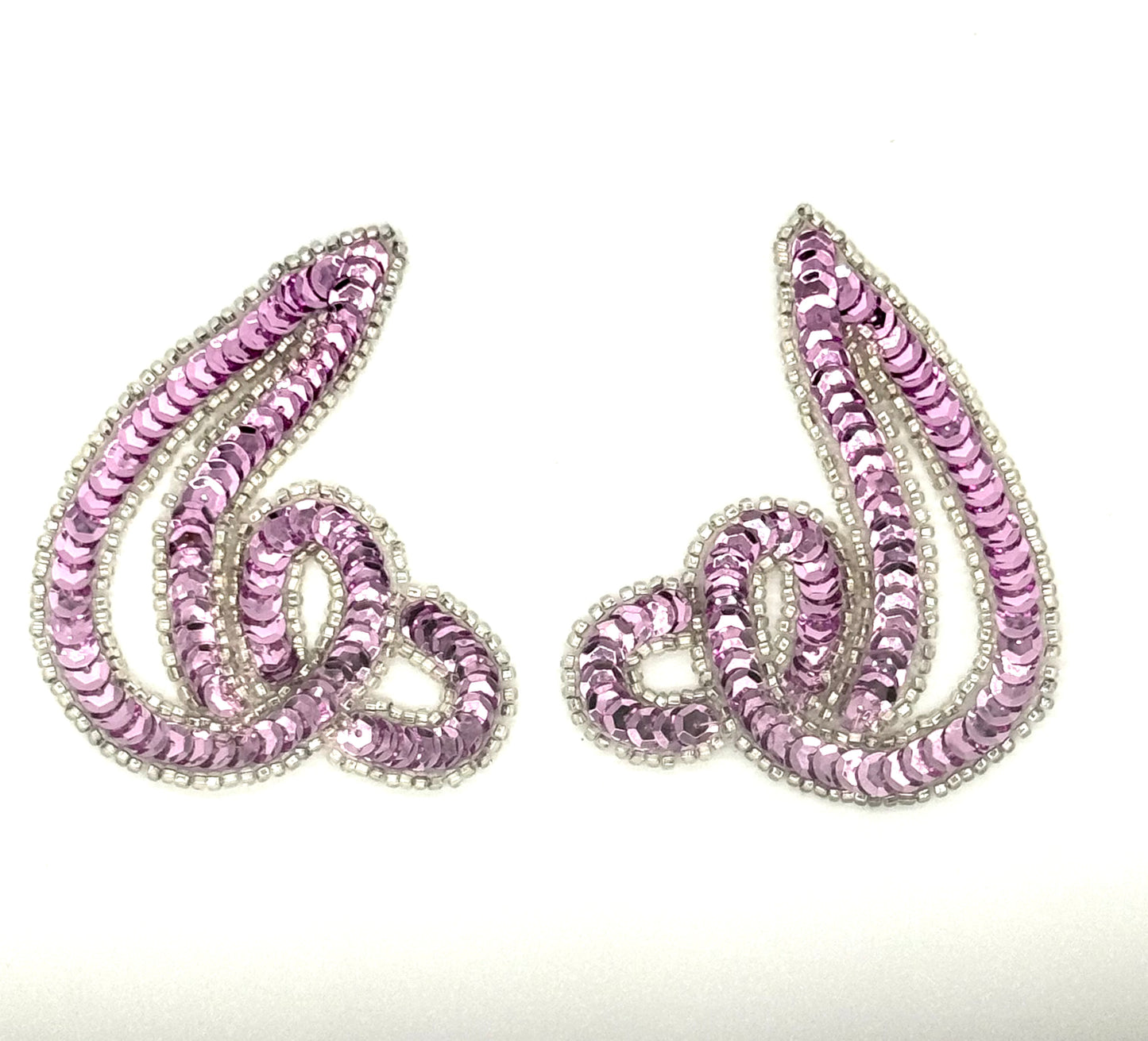 Diseño de Motivo en Espiral - Par/Unidad - Lentejuelas Rosa Orquídea - Borde de Cuentas Plateadas 5"x 4"