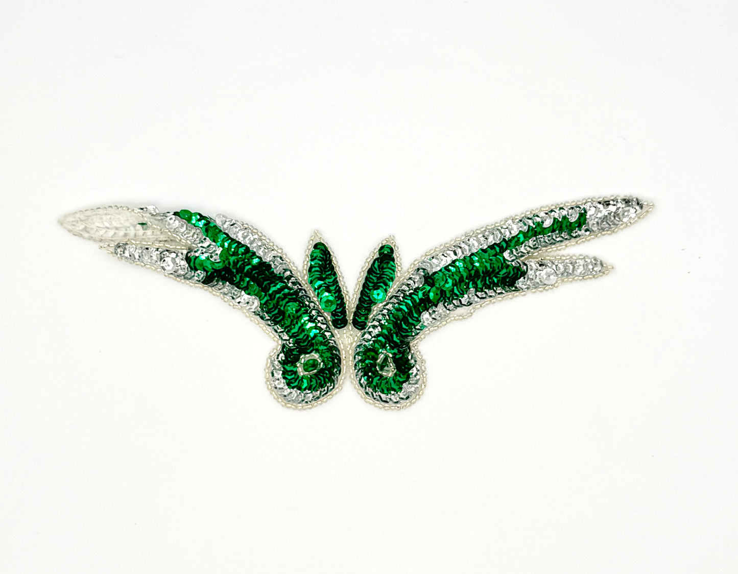 Ala con motivo de diseñador - Su elección de lentejuelas verde esmeralda/plateado o verde lima/plateado - Adorno de cuentas plateadas 9" x 3"