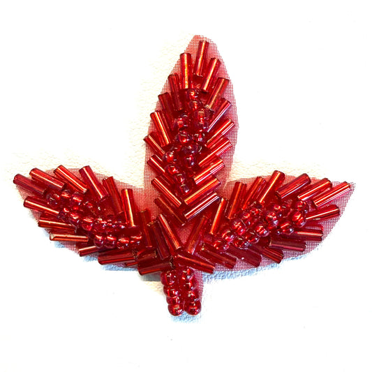 Hoja con cuentas rojas 2" x 2.5"