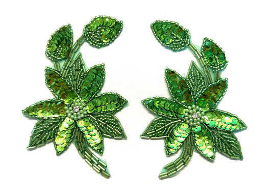 Par de flores con lentejuelas y cuentas verde lima y pedrería central de 5" x 3"