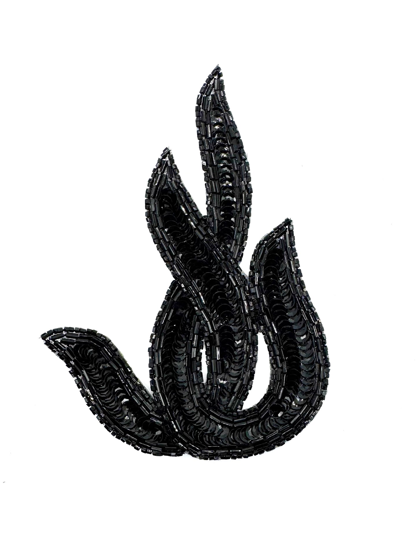 Aplique Negro de Hojas Retorcidas de Diseño Hecho a Mano con Lentejuelas y Cuentas Negras de 15 x 10 cm