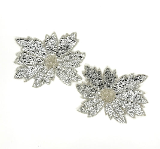 Par de flores con lentejuelas plateadas y cuentas de 10 cm x 12,5 cm