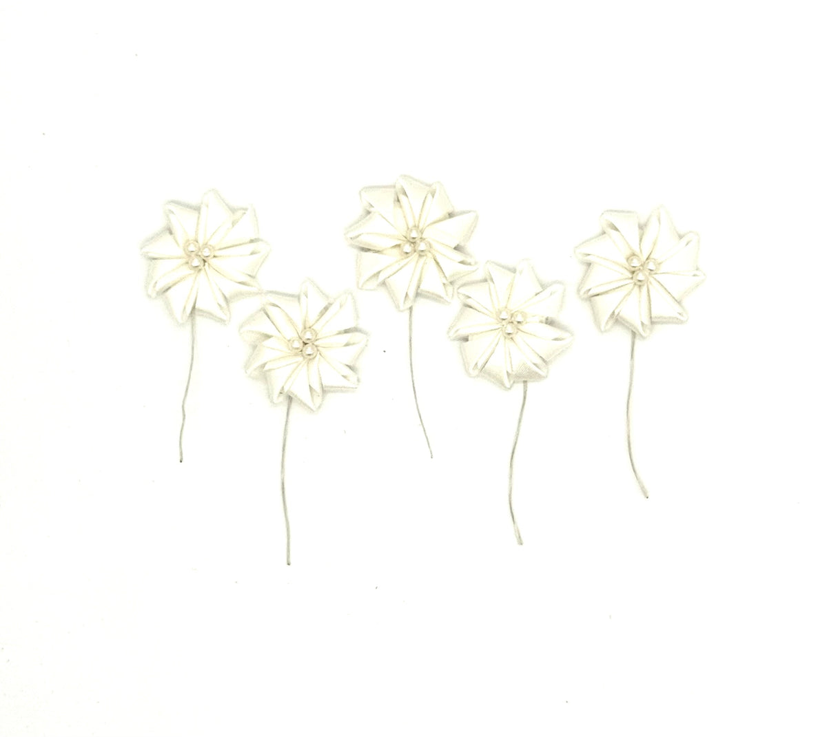 Set de flores de raso blanco estilo B con perlas de 3,8 cm x 7,6 cm