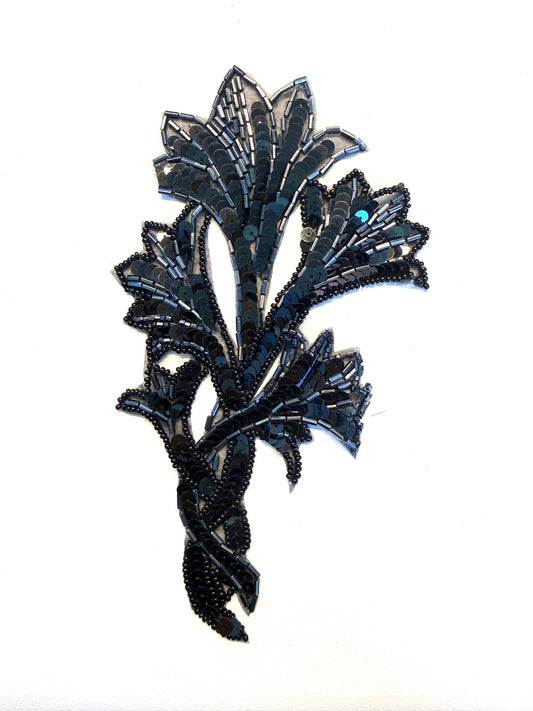 Flor con cuentas de metal bruñido negro 7.5 X 4.5