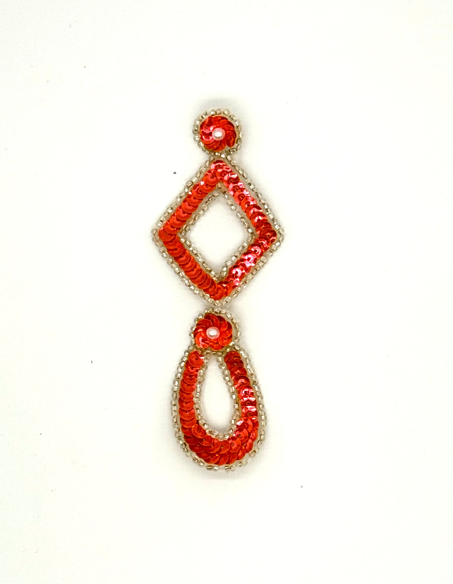 Aplicación de diseño Motif con lentejuelas naranja fluorescente y abalorios plateados de 4.5" x 2"