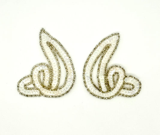 Diseño de diseñador de espiral con lentejuelas blancas y cuentas plateadas de 3.5"x 3"