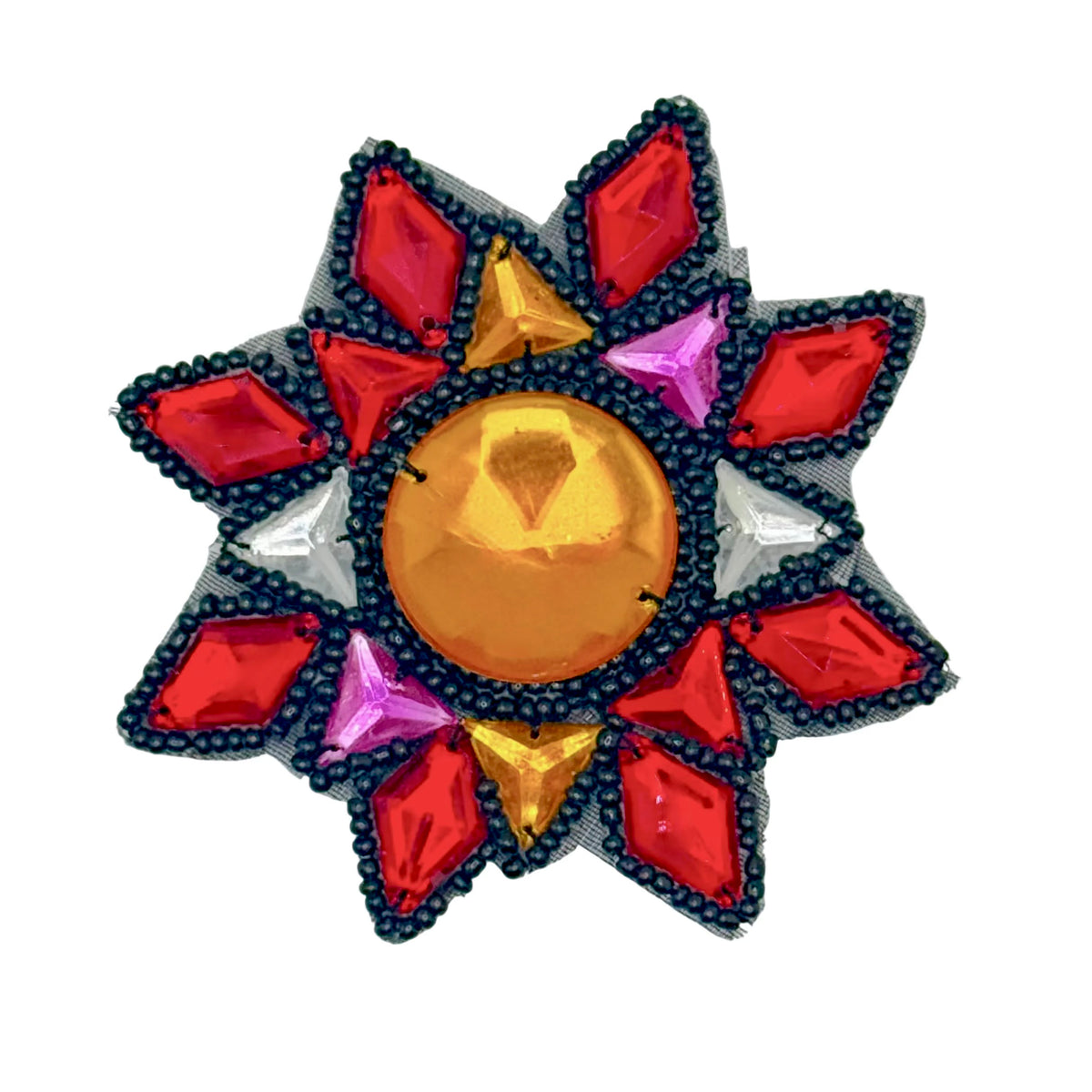 Motivo de diseñador de cuentas con pedrería roja, dorada, transparente, morada y negra y cuentas negras de 3.5" x 3.5"