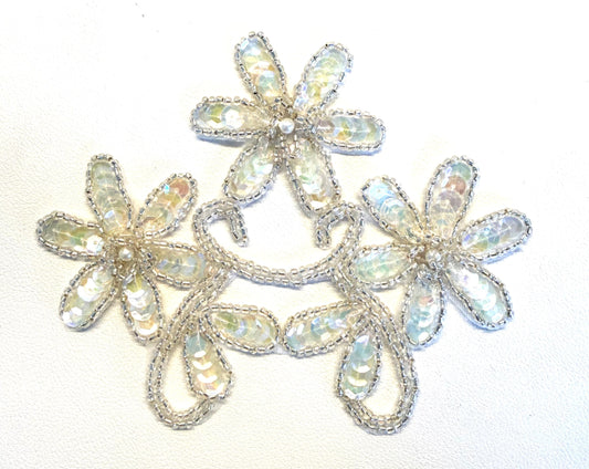 Flor con lentejuelas y cuentas iridiscentes de 12.7 cm x 10.16 cm