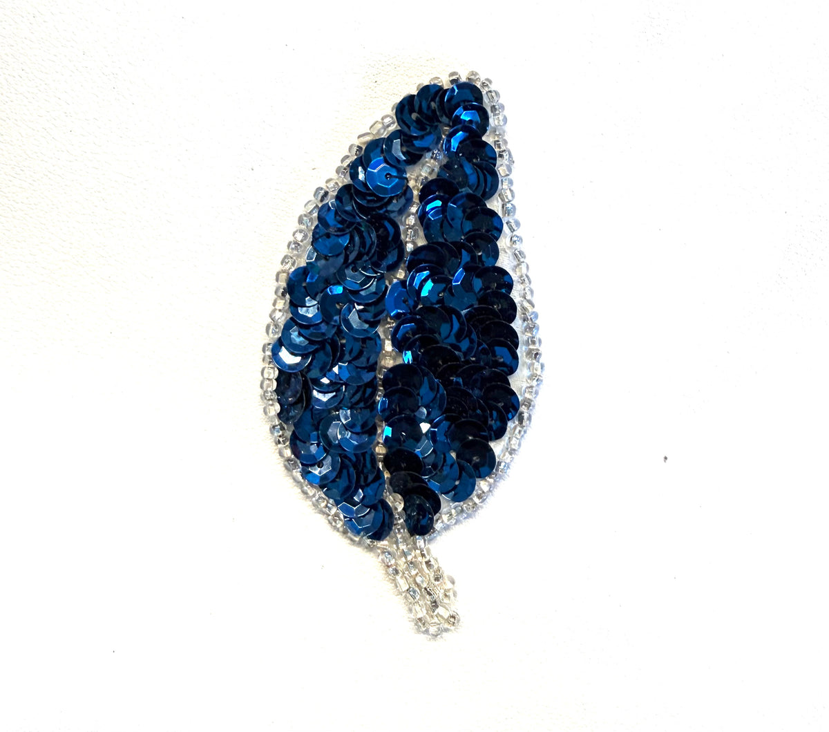 Par de hojas con opción de lentejuelas azules y abalorios plateados de 3.5" x 2"