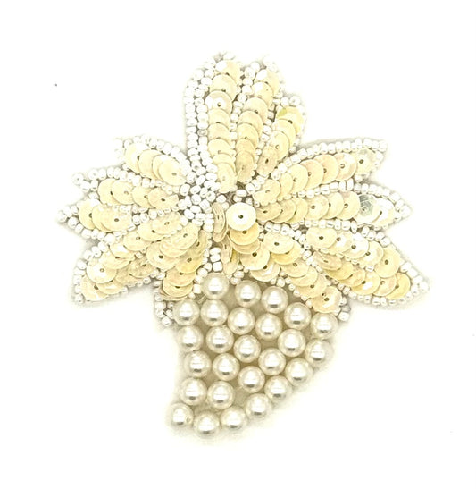 Aplique de uvas con opción de color, con lentejuelas y perlas de imitación de 3.5" x 3"