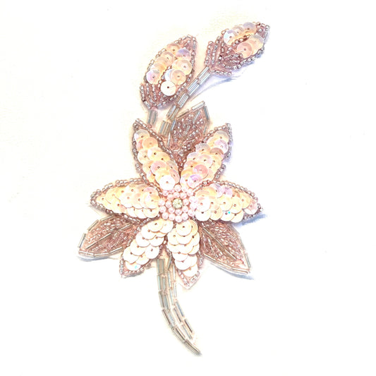 Flor con Lentejuelas Rosas Iridiscentes y Cuentas Plateadas - Diamante Central 6" x 3.5"