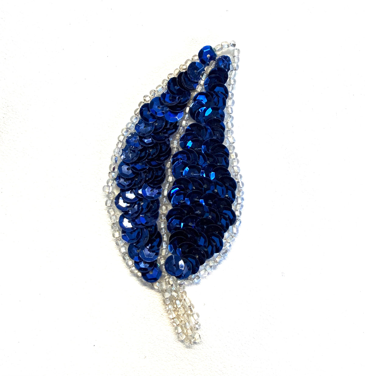 Par de hojas con opción de lentejuelas azules y abalorios plateados de 3.5" x 2"