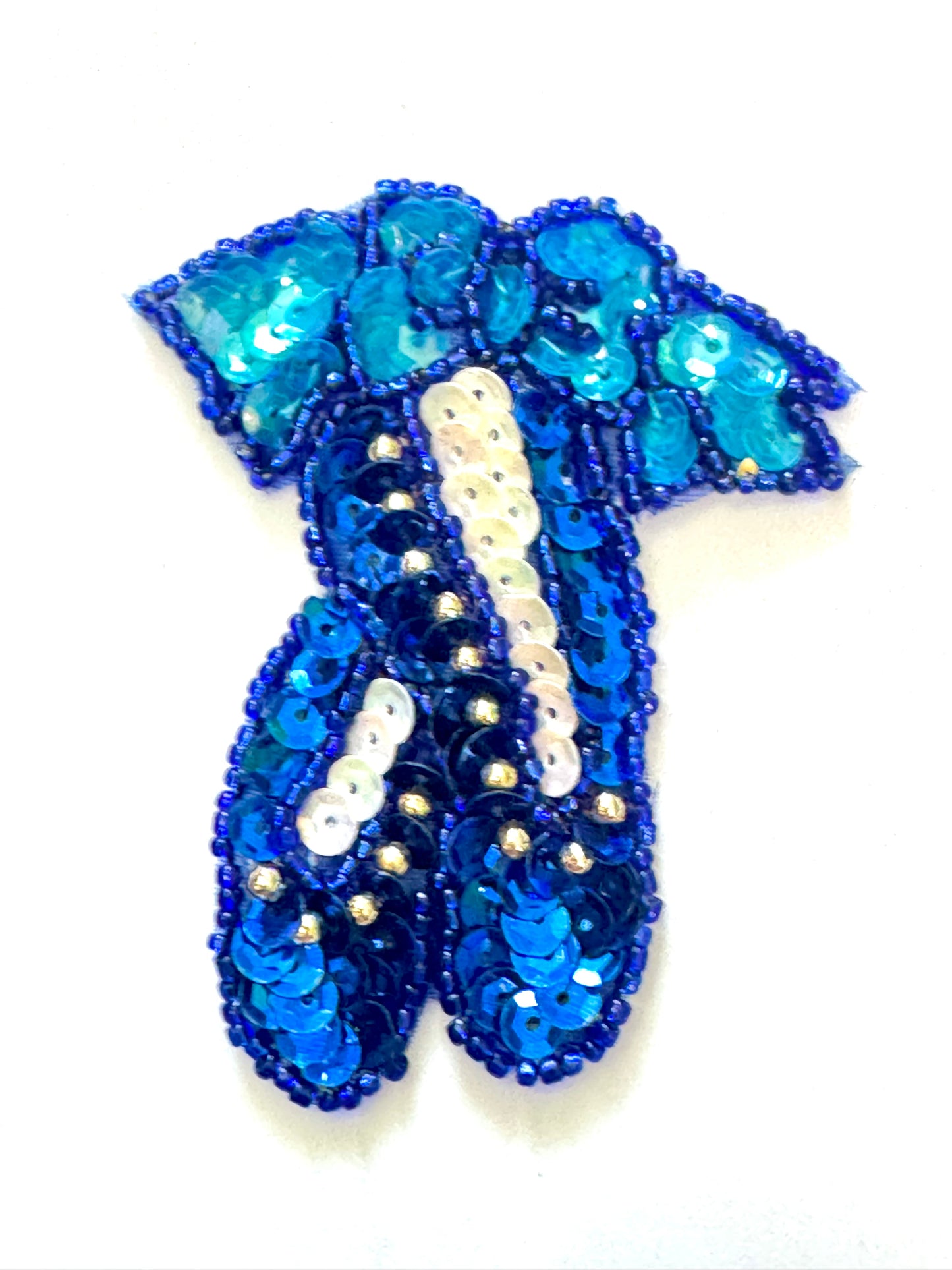 Zapatillas de ballet con lentejuelas turquesas y azul real y abalorios dorados y azul real de 7.6 x 6.3 cm