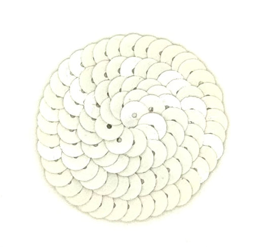 Círculo con punto y lentejuelas blanquecinas de 1.75"