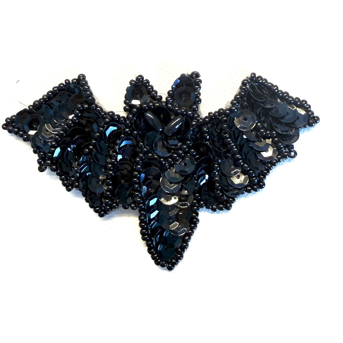 Murciélago de Lentejuelas Negras con Ojos Negros 3.25” x 2”