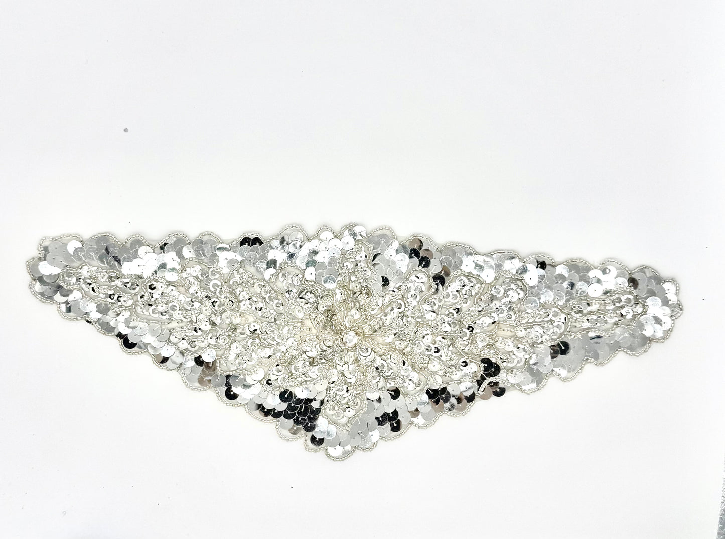 Cinturón decorativo de diseño - Lentejuelas plateadas - Cuentas - Diamantes de imitación 14" x 5"
