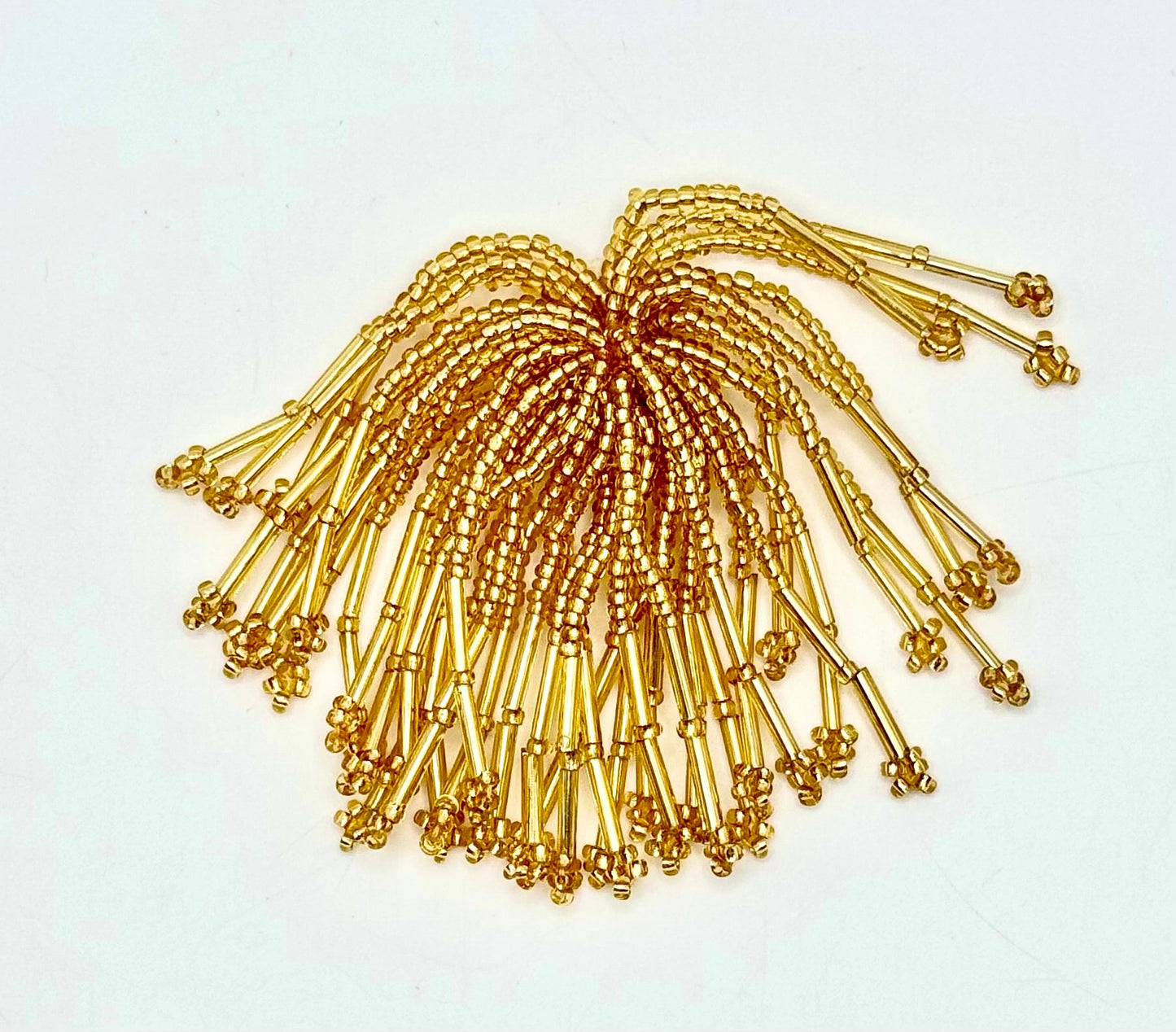 Hombrera – Abalorios dorados 2.5"x 2”