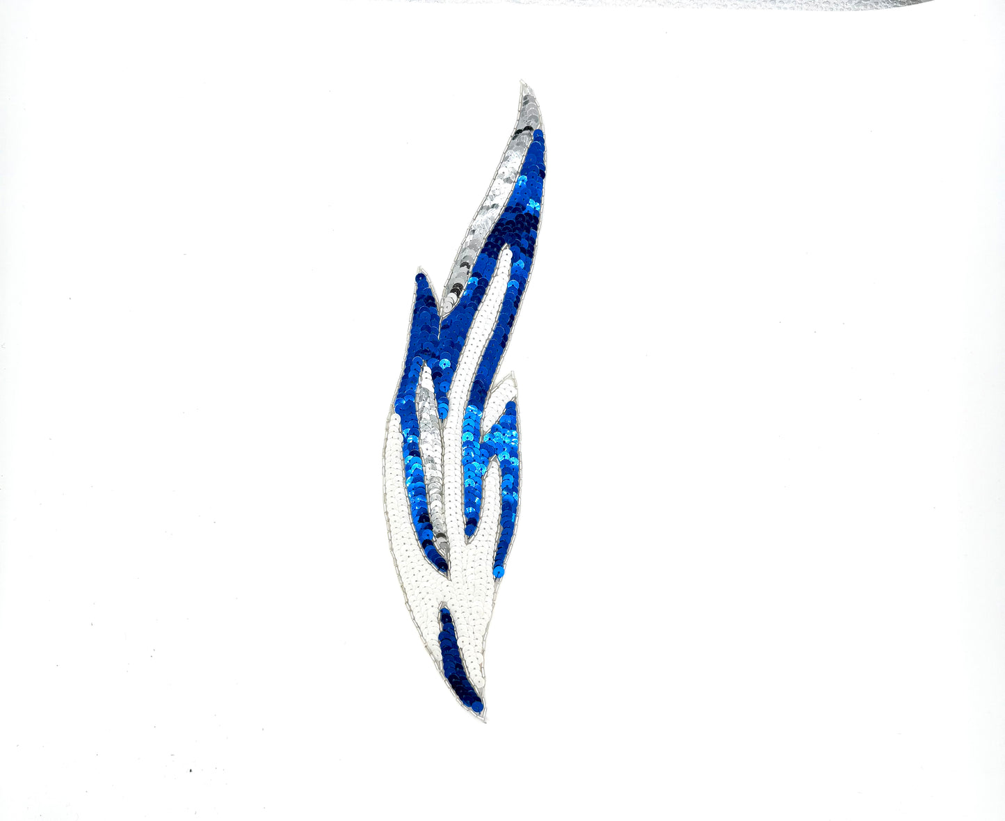 Aplicación de Llama - Par o Individual - Lentejuelas Azules/Blancas/Plateadas - Cuentas Plateadas 14” x 3.25”