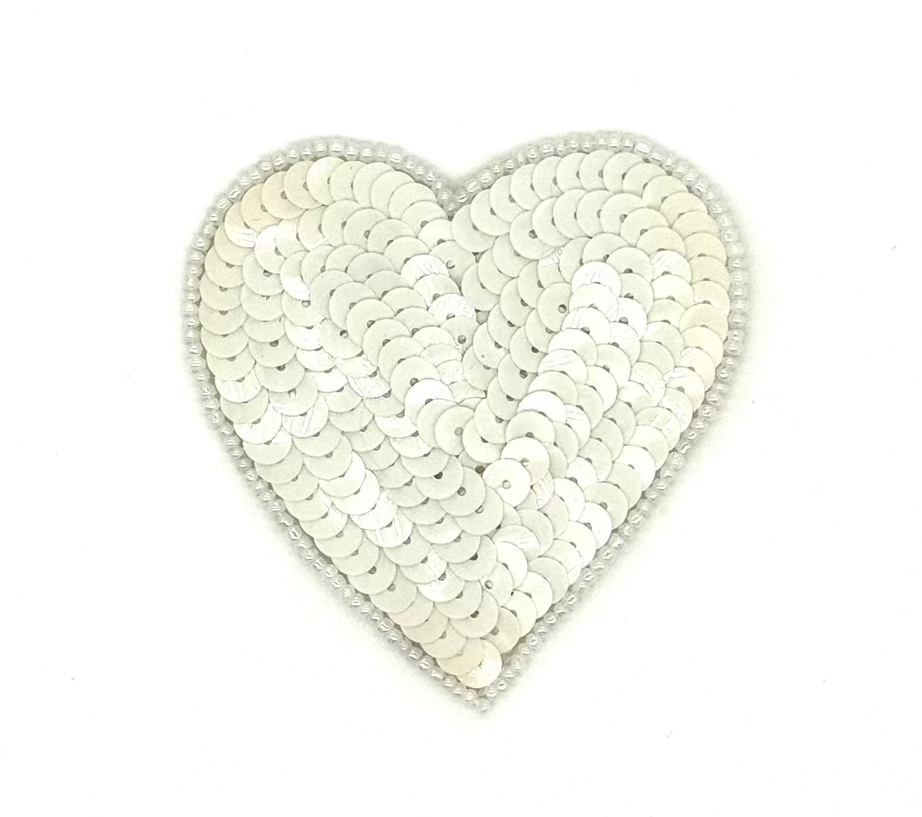 Aplique de Corazón - Lentejuelas/Cuentas Blancas 3” x 3”