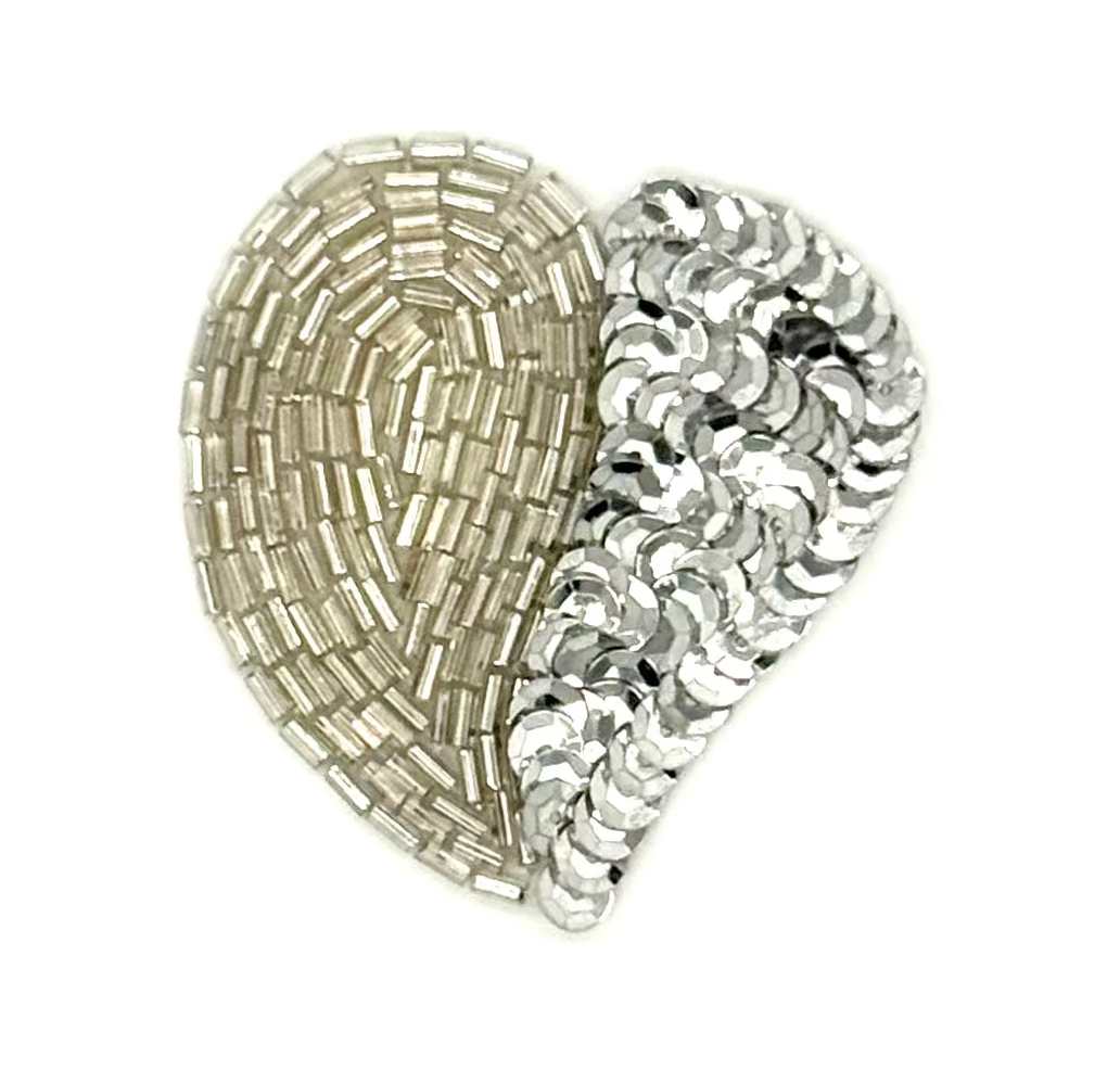 Aplicación de Corazón - Mitad Lentejuelas Plateadas - Mitad Cuentas Plateadas 6.35 cm x 6.35 cm