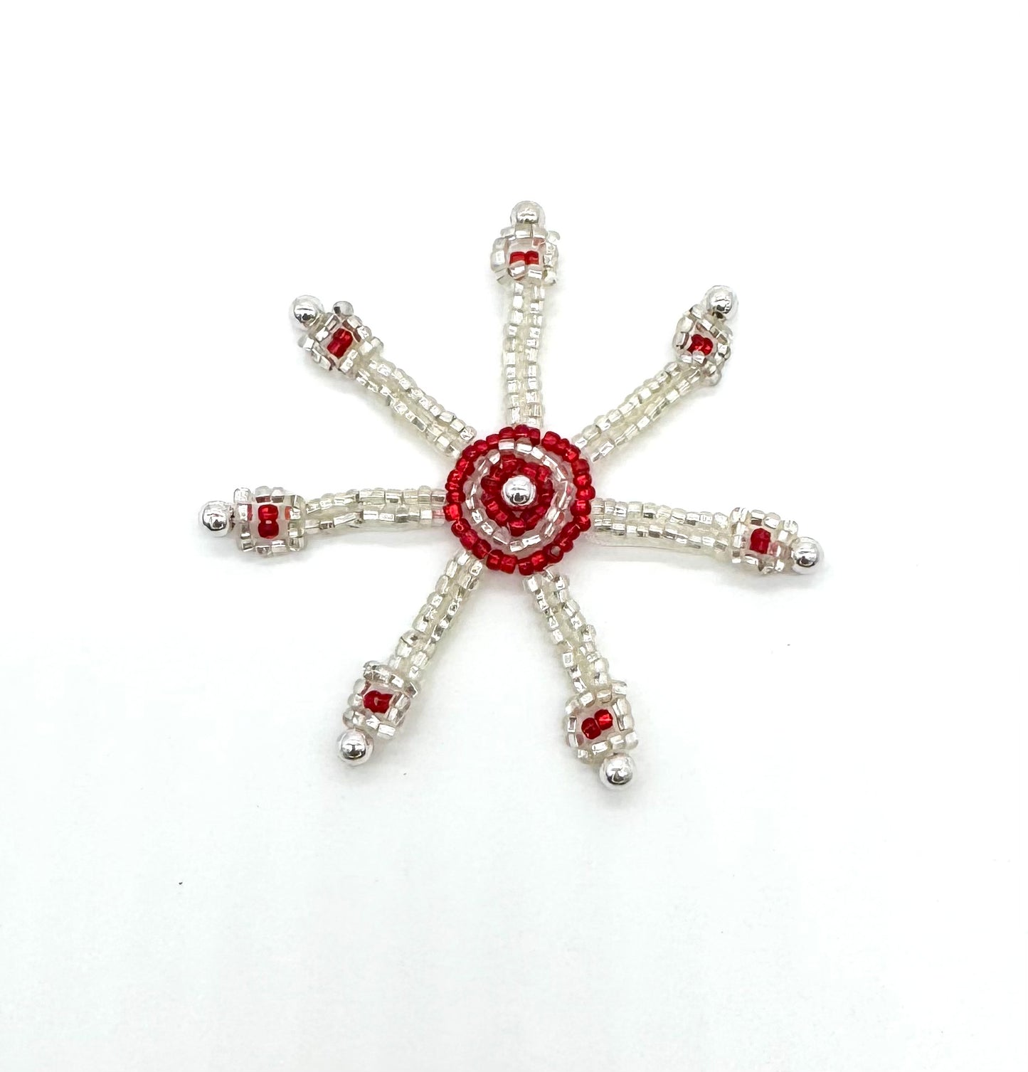 Timón de barco - Cuentas plateadas/rojas de 2.5" x 2.5"