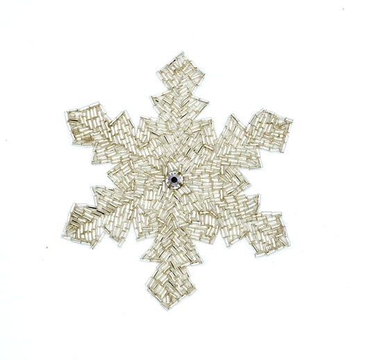 Copo de nieve con lentejuelas plateadas y cuentas de 1.5"