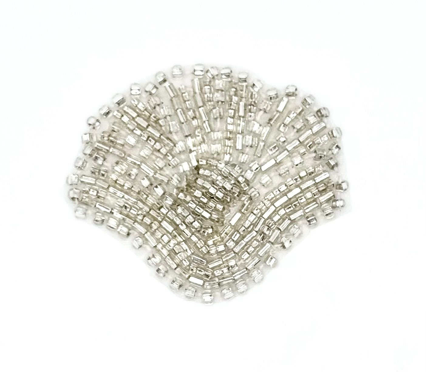 Aplicación de Concha Marina - Cuentas de Cristal Plateadas 2.25" x 2"